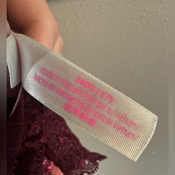 Date Push Up Lace Front-Closure Bra in Burgundy 34DD - Picture 8 of 9